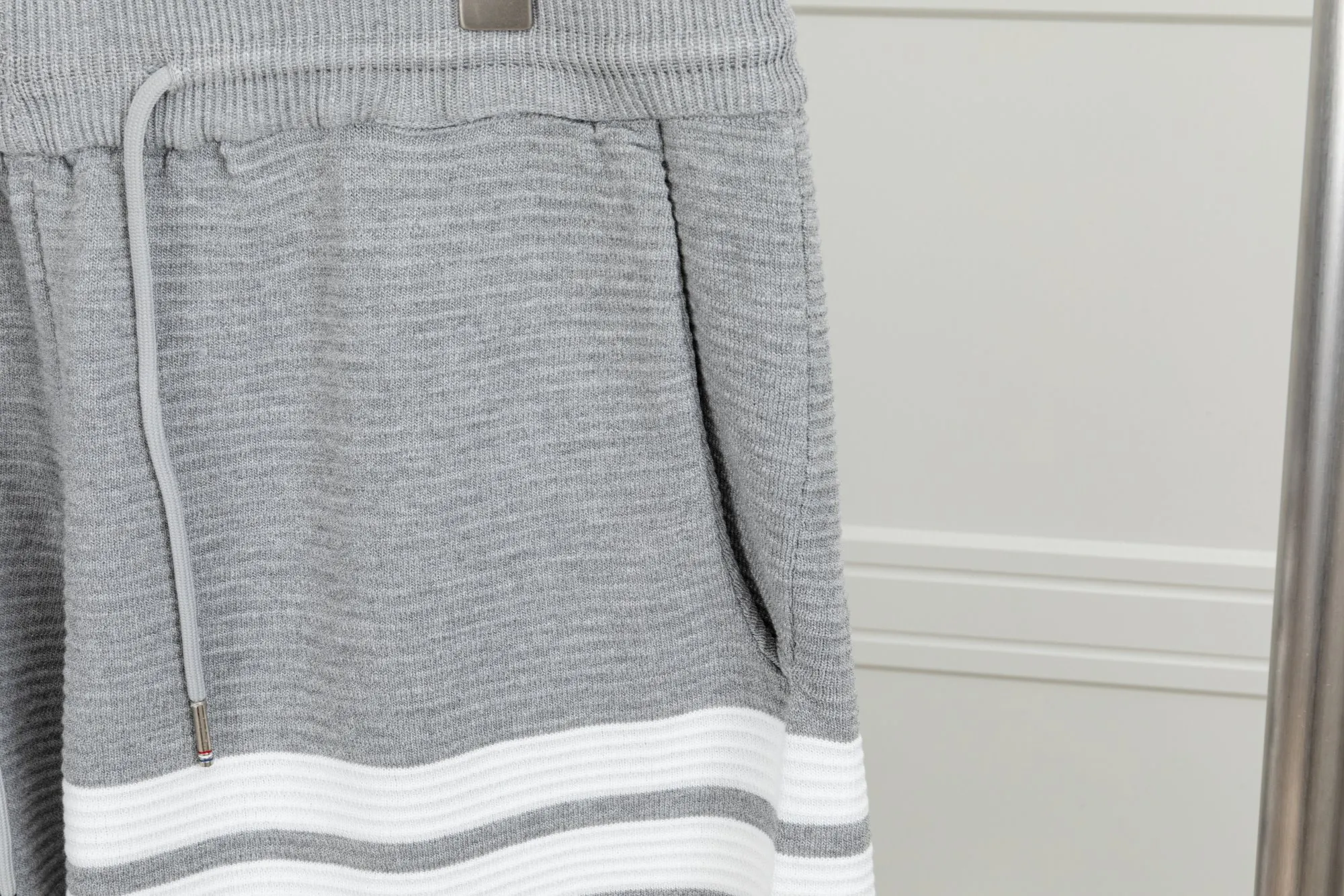 𝑻𝒉𝒐𝒎 𝑩𝒓𝒐𝒘𝒏𝒆 Classic 𝑻𝒉𝒐𝒎 𝑩𝒓𝒐𝒘𝒏𝒆 . Classic ， ， ， Same Style Same Style TB + + ：Gray Navy Blue ：1/2/3/4